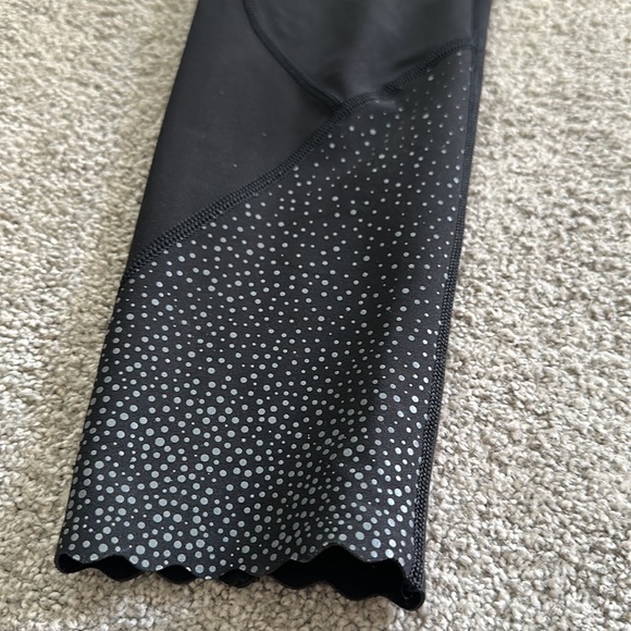 Lululemon Athletica Tight Stuff Black Reflective Dots Scalloped Hem Legg… - Picture 7 of 14